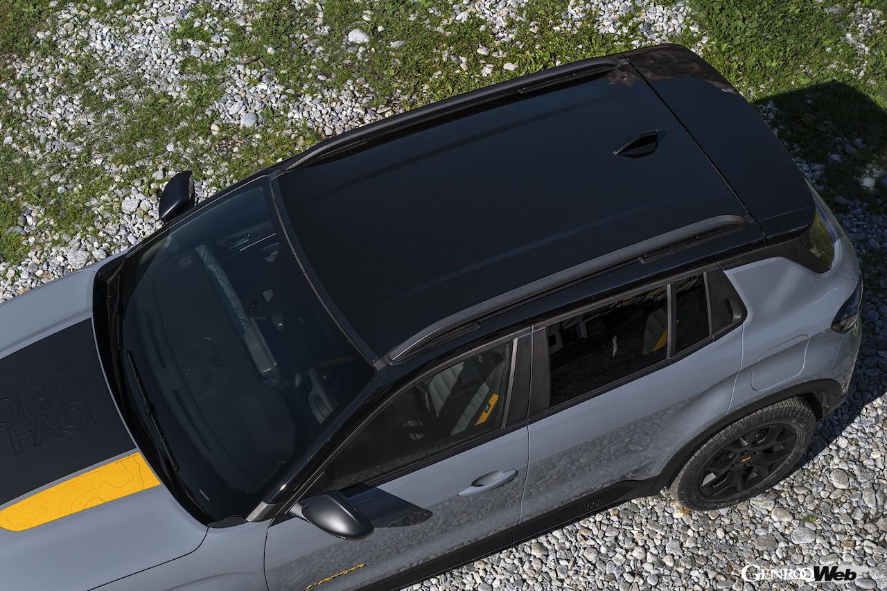 「ジープ アヴェンジャー 4xe ザ・ノースフェイス・エディション」のエクステリア。