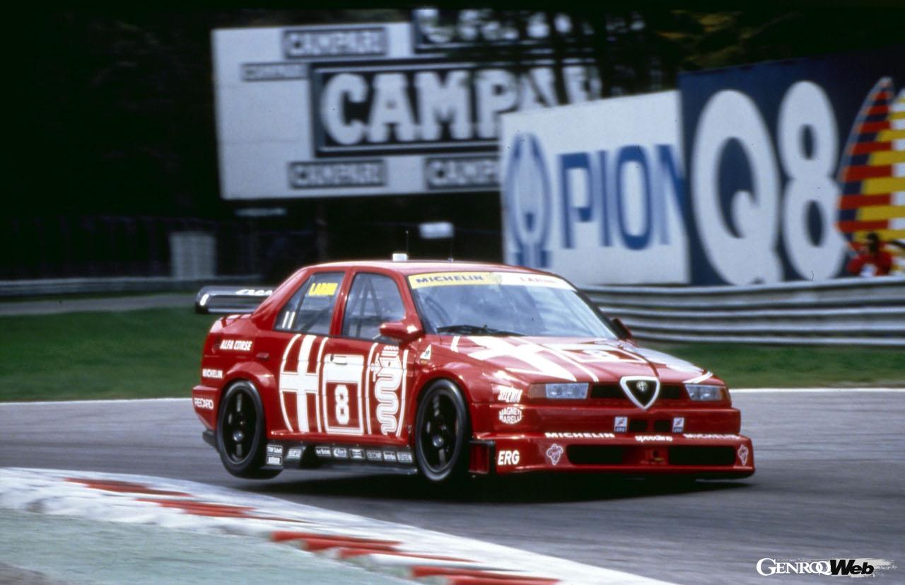 1993年のDTMを制したニコラ・ラリーニと、アルファロメオ155 V6 TI。