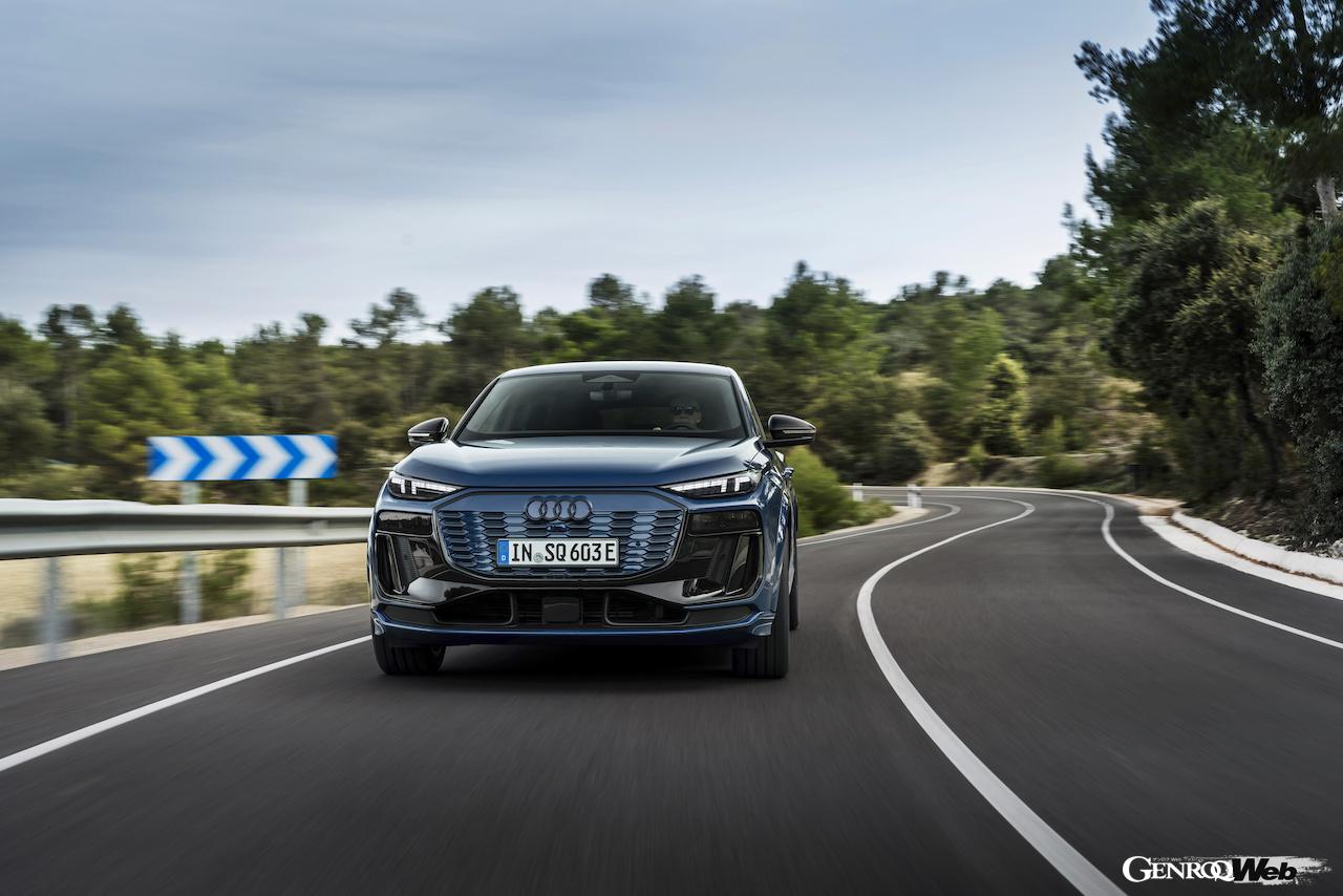 「アウディSQ6 スポーツバック e-tron」の走行シーン。