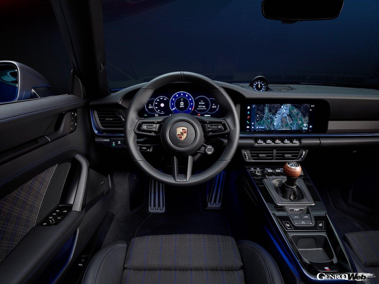 6速マニュアルトランスミッション搭載「ポルシェ 911 カレラT カブリオレ」のインテリア。