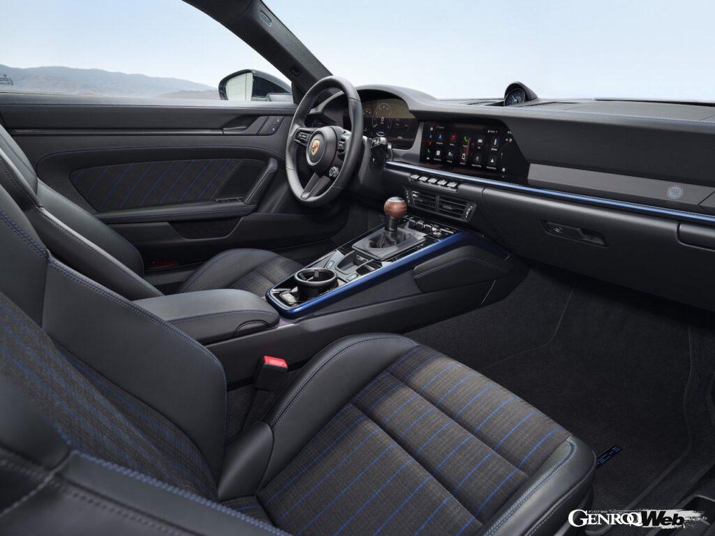 6速マニュアルトランスミッション搭載「ポルシェ 911 カレラT」のインテリア。