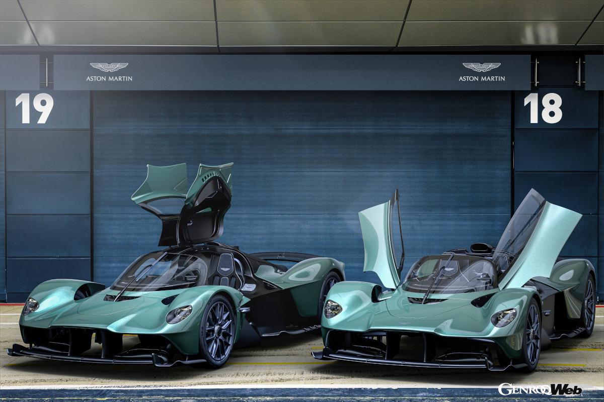 脱着式のルーフとバタフライドアを備えた「ヴァルキリー スパイダー」（右）。