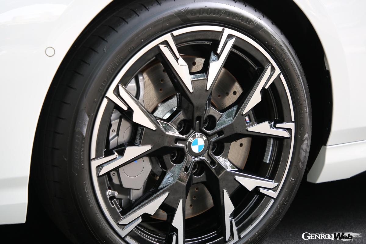 120は17〜18インチ、120 MスポーツとM135は18〜19インチが選択可能だ