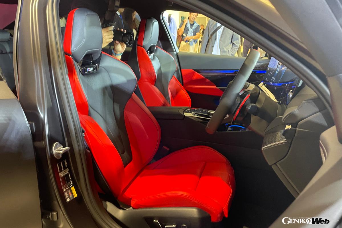 スポーツ走行が可能な「Mマルチファンクションシート」。