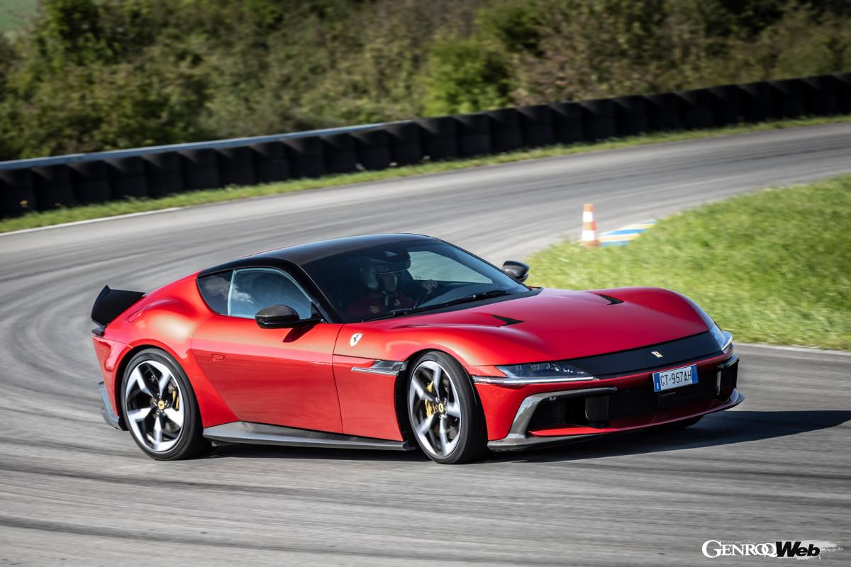 サーキットでは驚くほど過激な走りも余裕で楽しめる。約1.5tという軽量なボディも効いている。