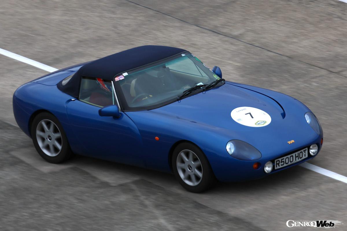 本場英国からやってきた1997年TVR グリフィス500。