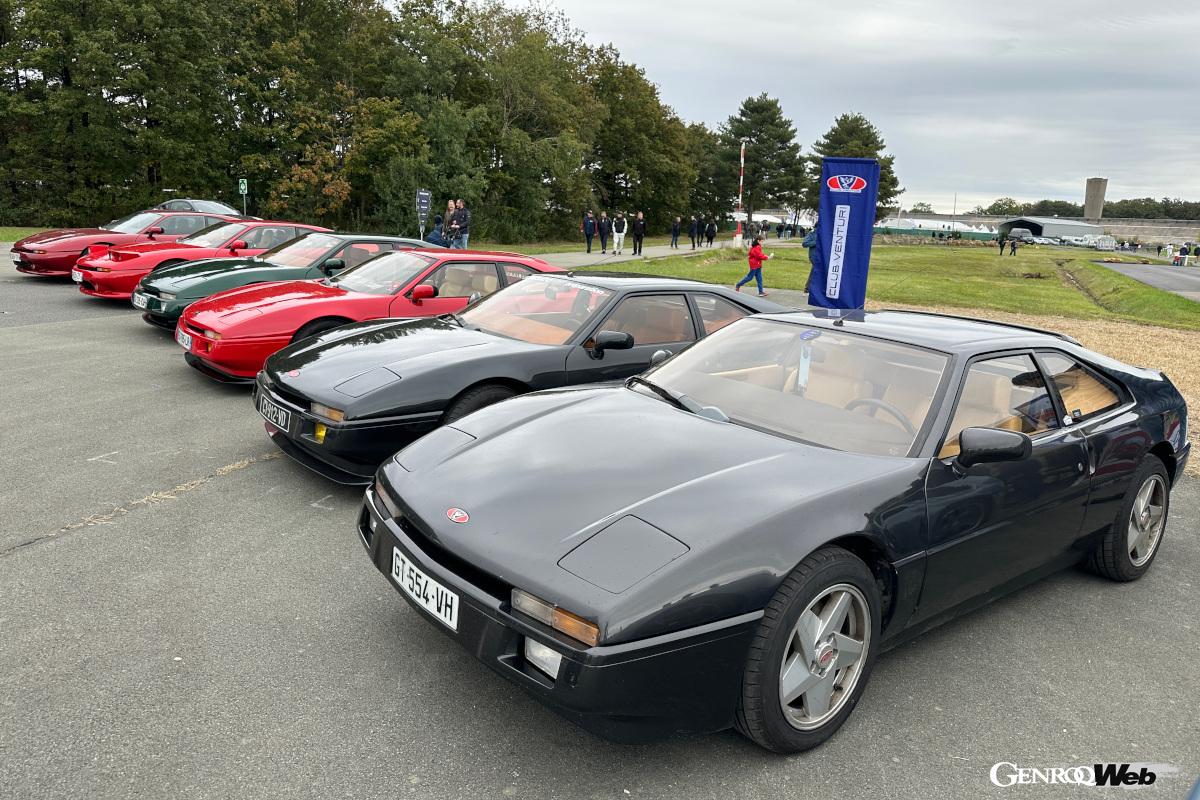 クラブ・ヴェンチュリ（ヴァントゥリ）のメンバーたちが集った一角。