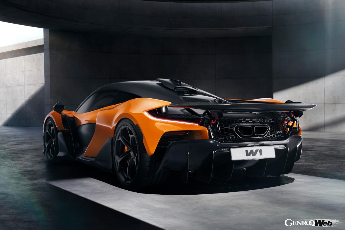 ルーフ上のパネルや300mmも伸びるロングテール・リヤウイングなど今回も貪欲に追求したエアロダイナミクス。