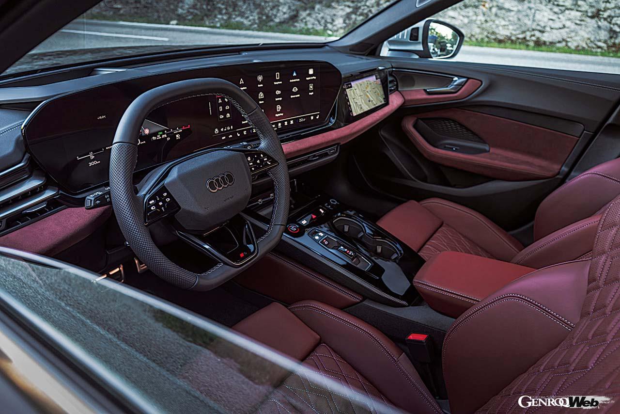 S5のインパネには、マイクロファイバー素材を使用したデザインパッケージが用意される。局面デザインのMMIパノラマディスプレイや上下フラットなステアリングが新鮮だ。