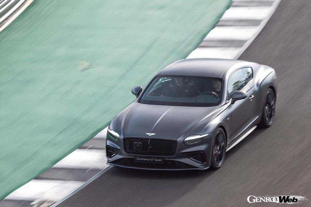 前後重量配分は先代の55対45から49対51へと、コンチGTとして初めてリヤ寄りになり、これが運動性能に劇的な変化をもたらした。なお、先代からコンポーネントは68%が刷新されているという。