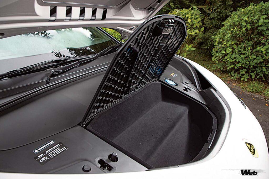 ラゲッジスペースは前後にあり、フロントは46リットル、リヤは688~1532リットル(5シーター仕様)。リヤシートバックは40対20対40の分割可倒式。4シーター仕様はオプションとなる。