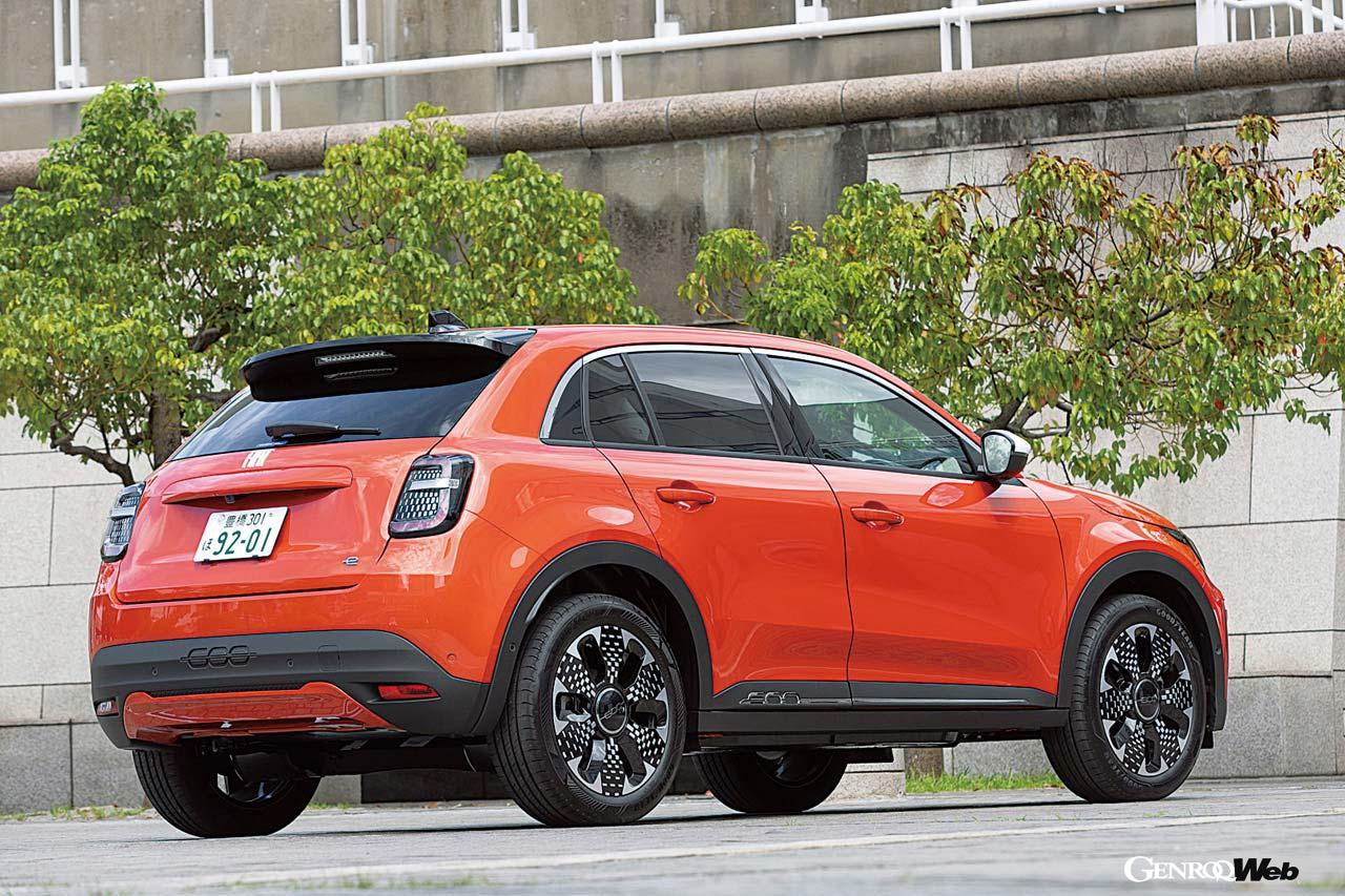 スローなステアリングとゆったりとした乗り心地はまさしくフィアットそのもの。BEV化することでフィアットらしさがより強まった感がある。