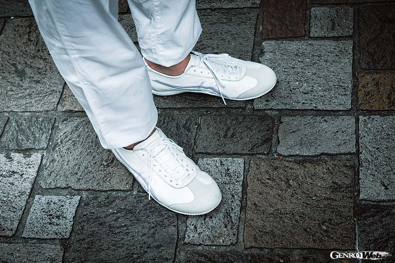 ドライビングシューズでも、大事なのは歩きやすさだと語る田中哲也氏。メキシコ 66 ドライビングは薄底ながらしっかりとしたクッション性を感じるそうだ。