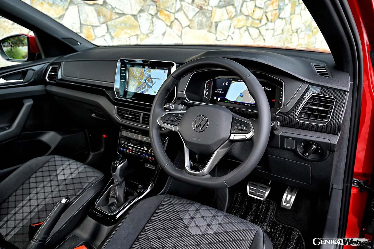 デジタルクラスターメーターやタブレット型のディスプレイは操作性も良好。今回のマイナーチェンジでシートヒーターが前席に標準装備されたのも嬉しい（TSIアクティブを除く）。