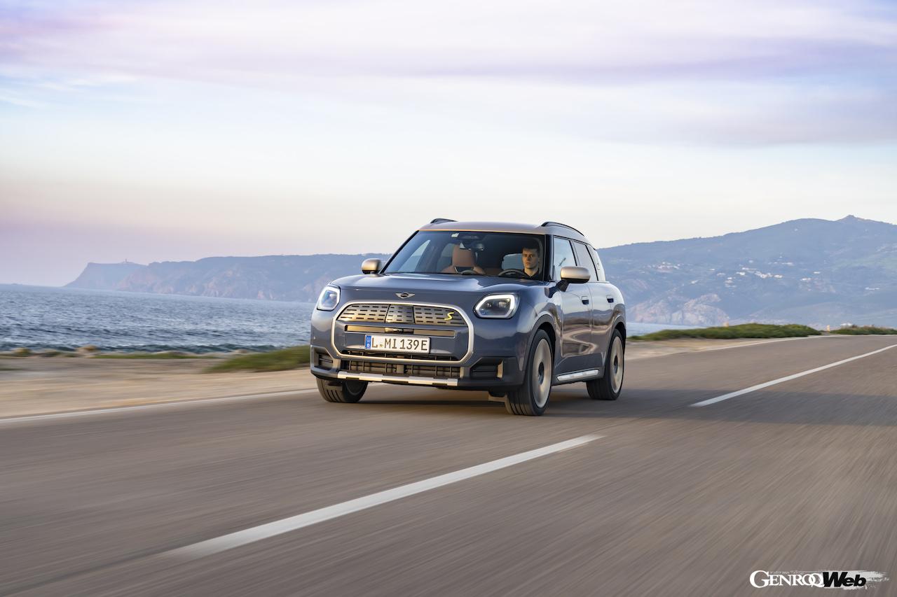 10月14日に開幕するパリ・モーターショーに展示される「MINI カントリーマン SE ALL 4」。