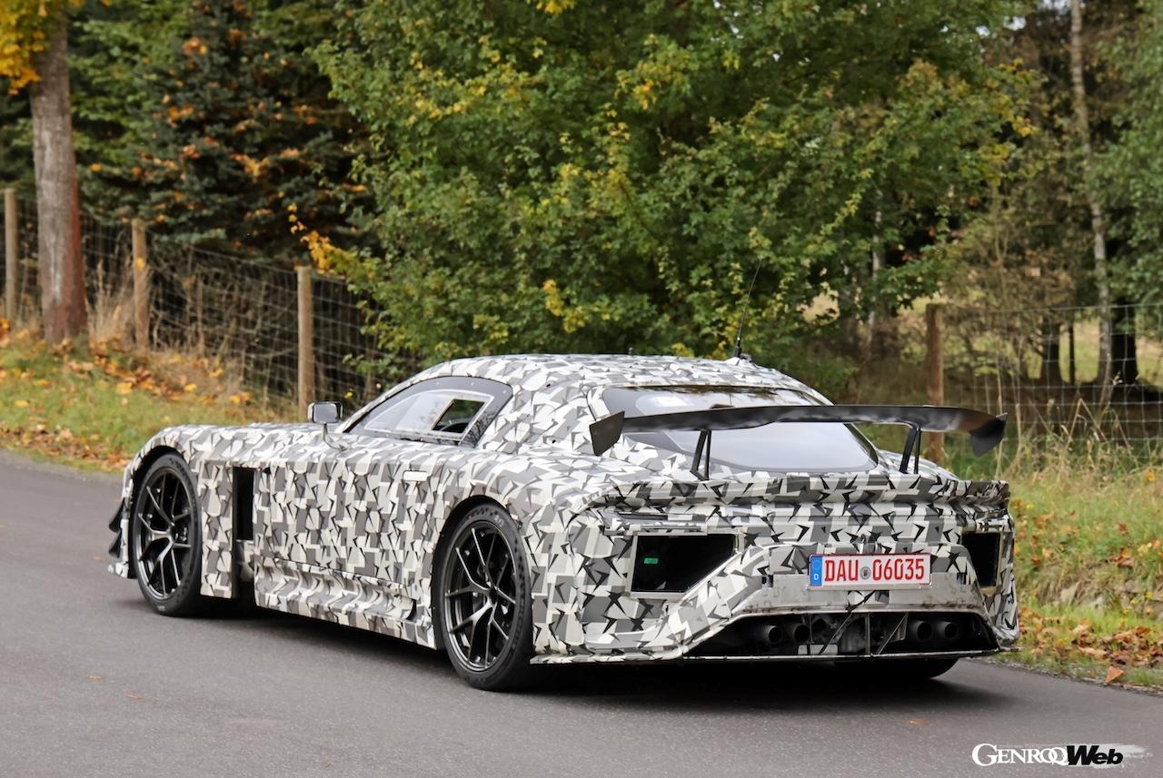 GT3レースカーのアグレッシブなイメージを維持しながら、ディテールは公道用に新設計されている。