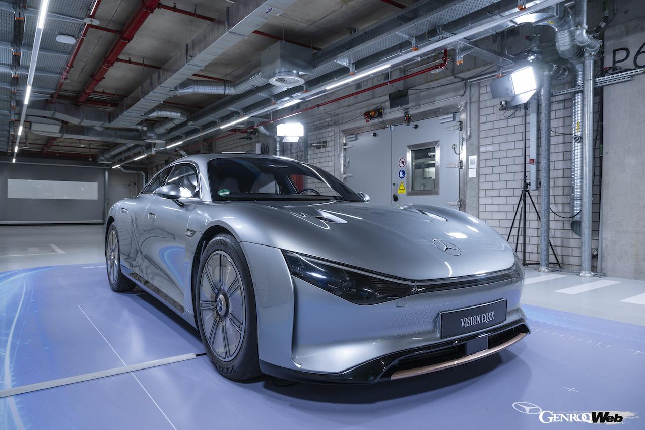 航続距離に特化したコンセプトカー「ヴィジョン EQXX」に搭載されていた、800Vシステムと、炭化ケイ素（SiC）インバーターも導入。