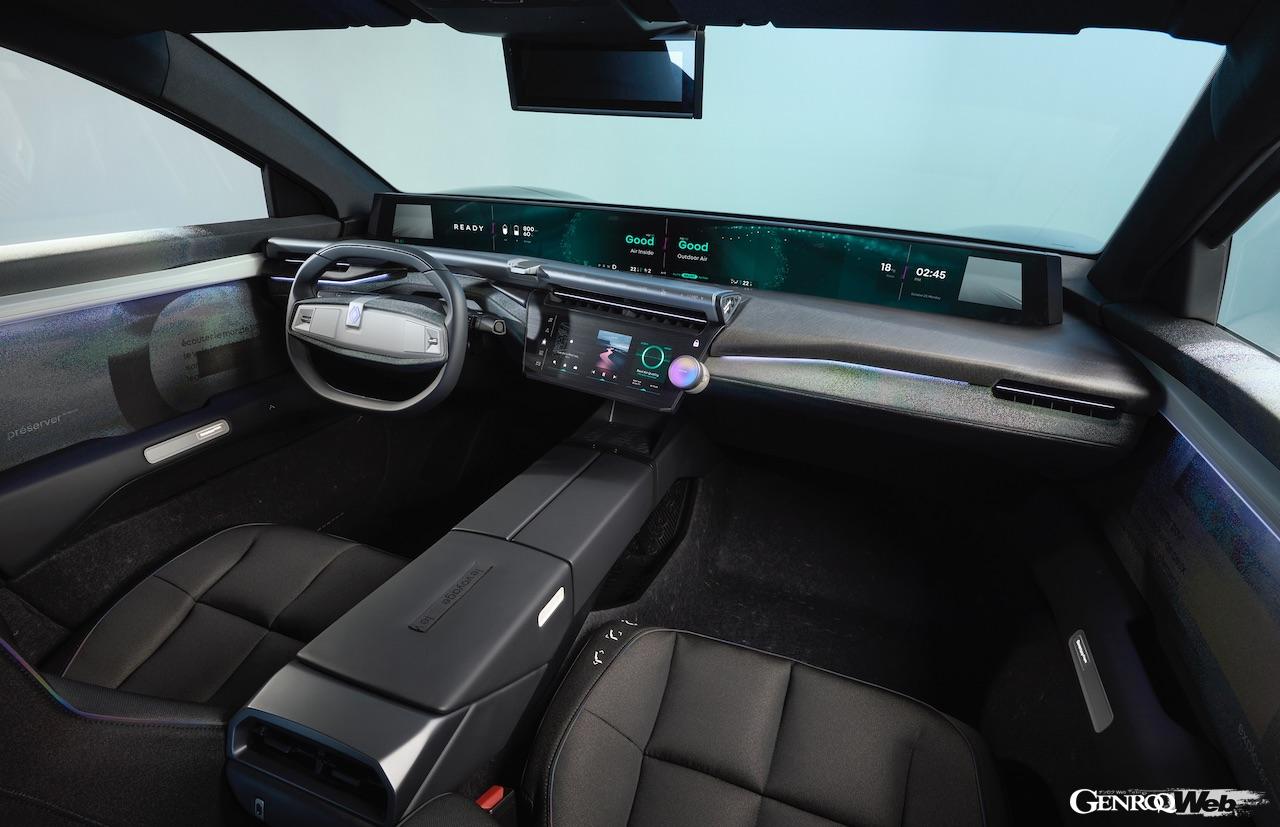 水素燃料電池搭載コンセプトカー「ルノー エンブレム」のインテリア。