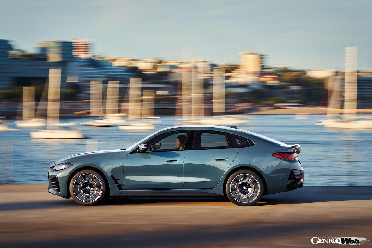 「BMW i4 M50 xDrive」の走行シーン。