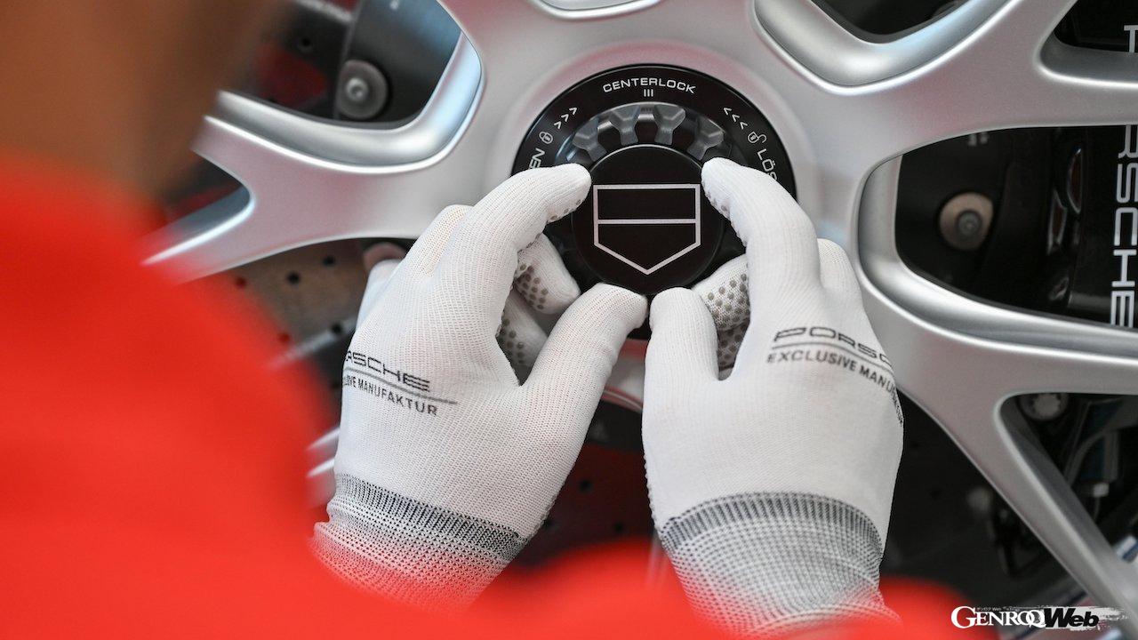 「ポルシェ 718 スパイダー RS パナメリカーナ スペシャル」の製作シーン。