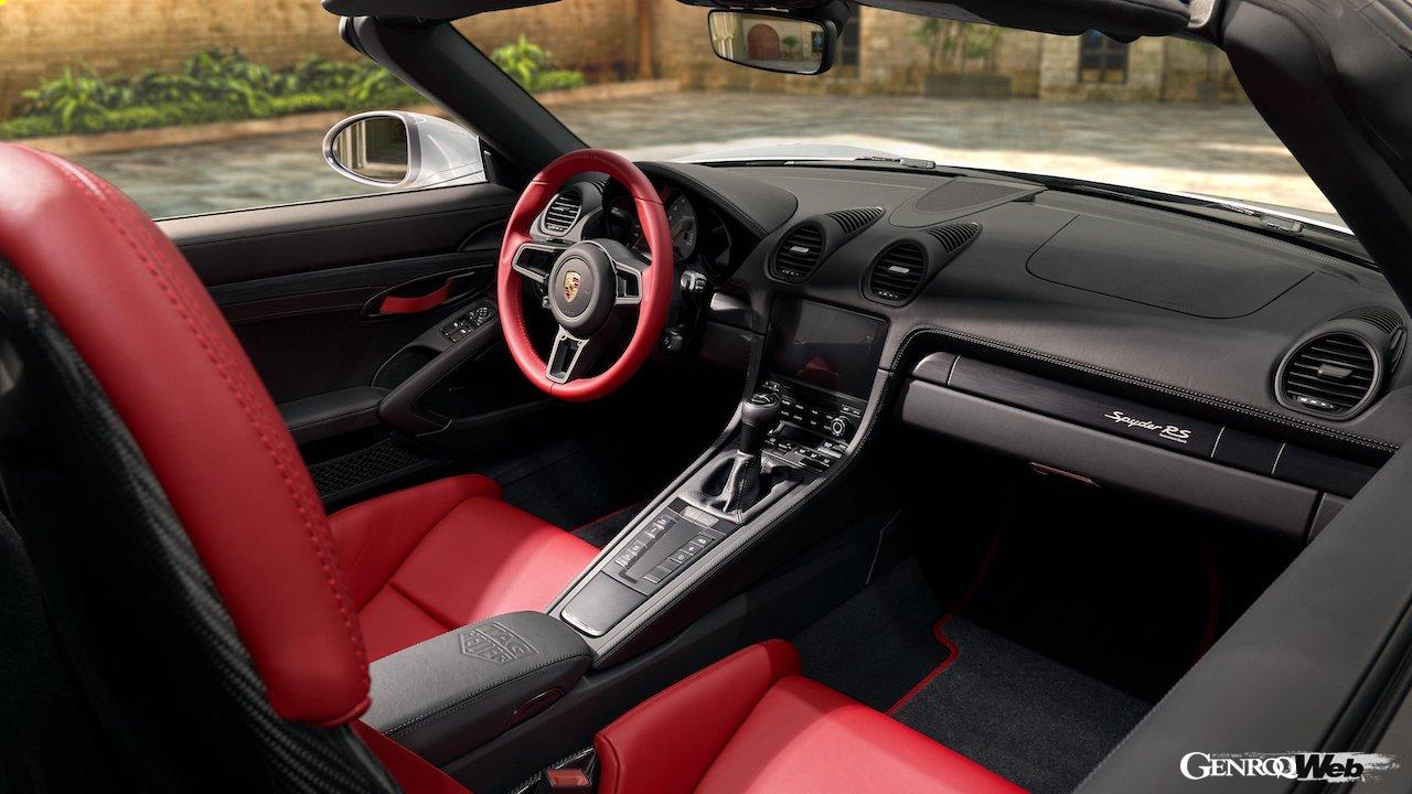 「ポルシェ 718 スパイダー RS パナメリカーナ スペシャル」のインテリア。