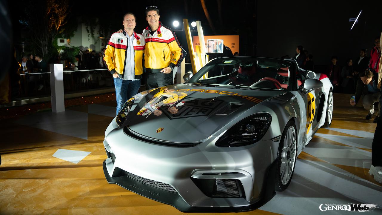 メキシコシティで開催された祝賀イベントにおいて発表された「ポルシェ 718 スパイダー RS パナメリカーナ スペシャル」。