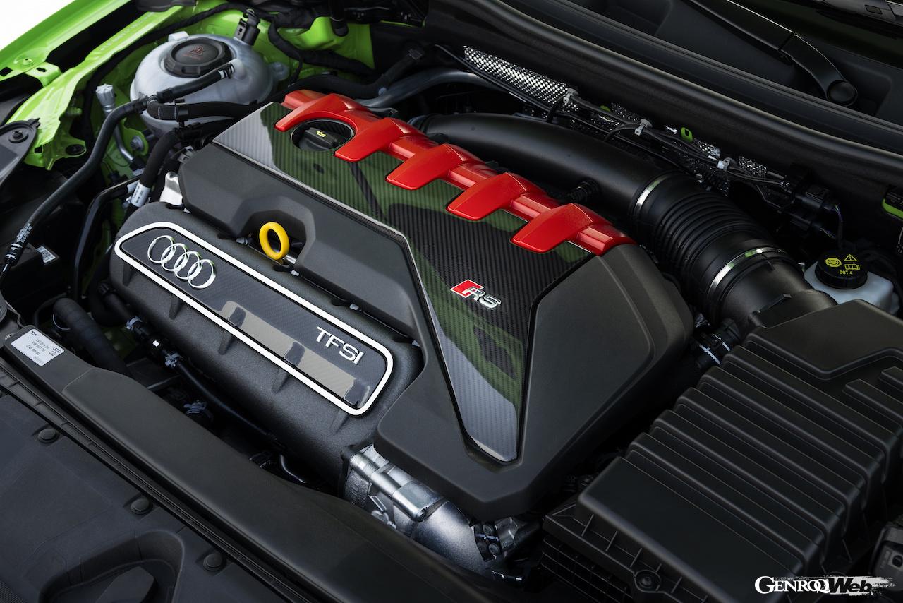 「アウディ RS 3」に搭載される、2.5リッター直列5気筒TFSI直噴ターボエンジン。