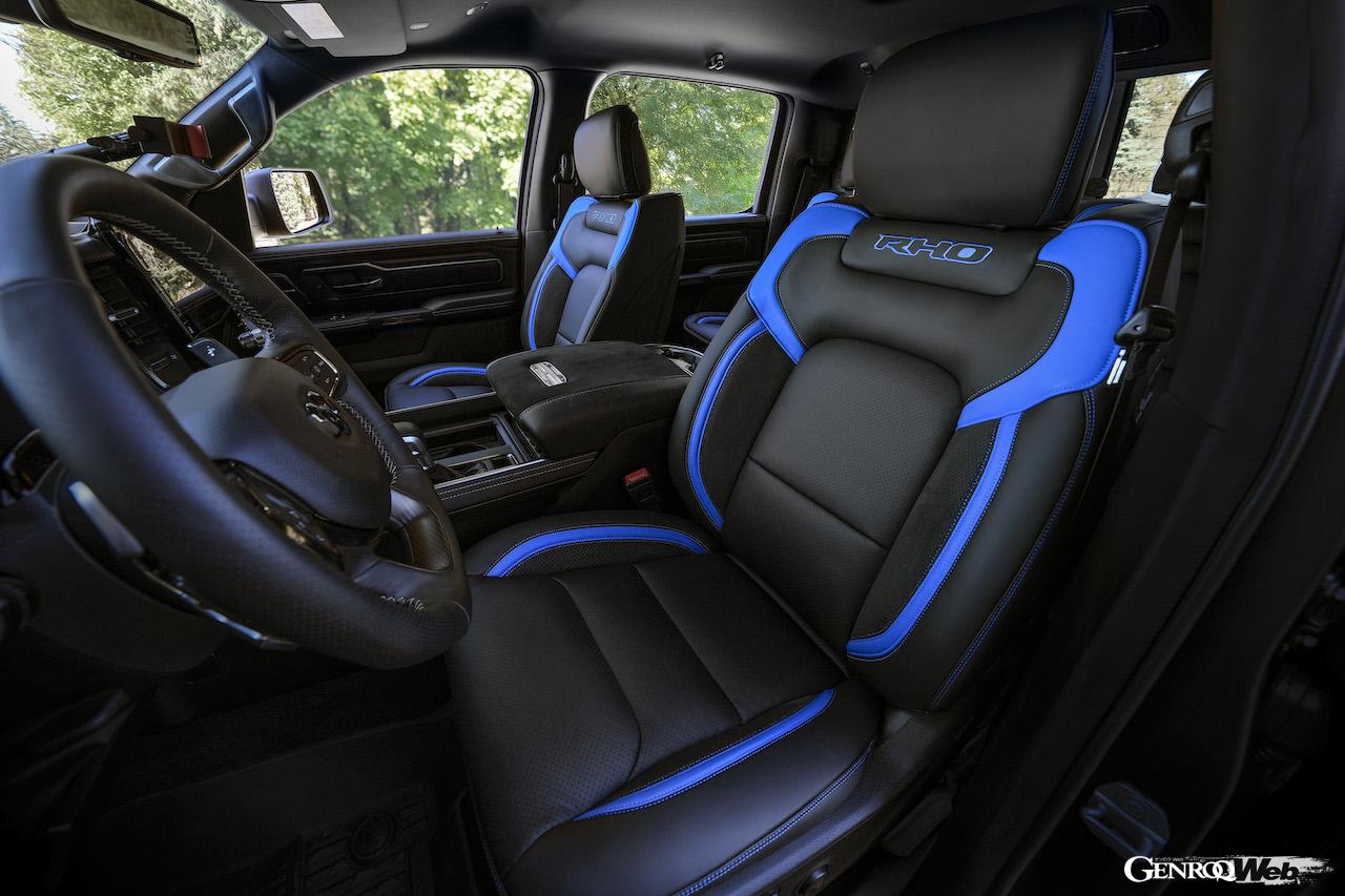 「モパーライズド ラム 1500 RHO」のインテリア。