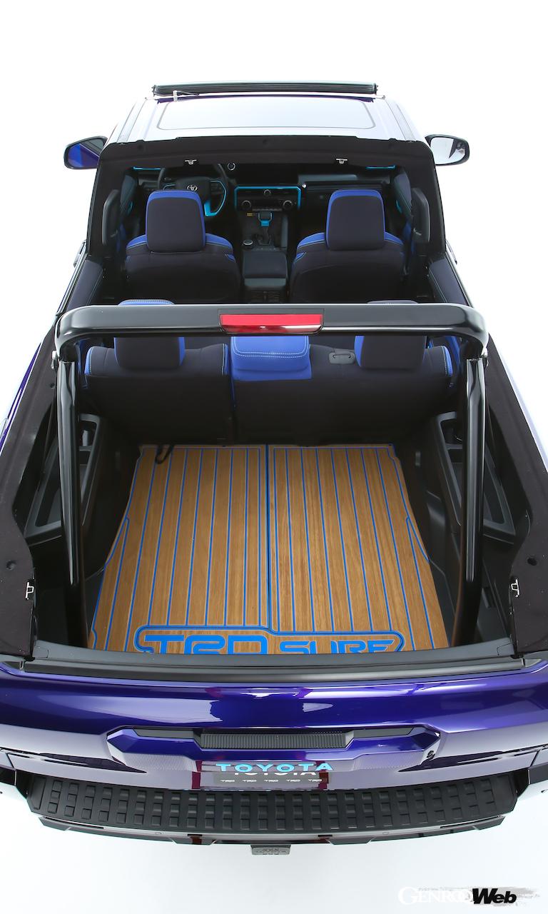 「トヨタ 4ランナー TRD サーフ コンセプト」のラゲッジスペース。