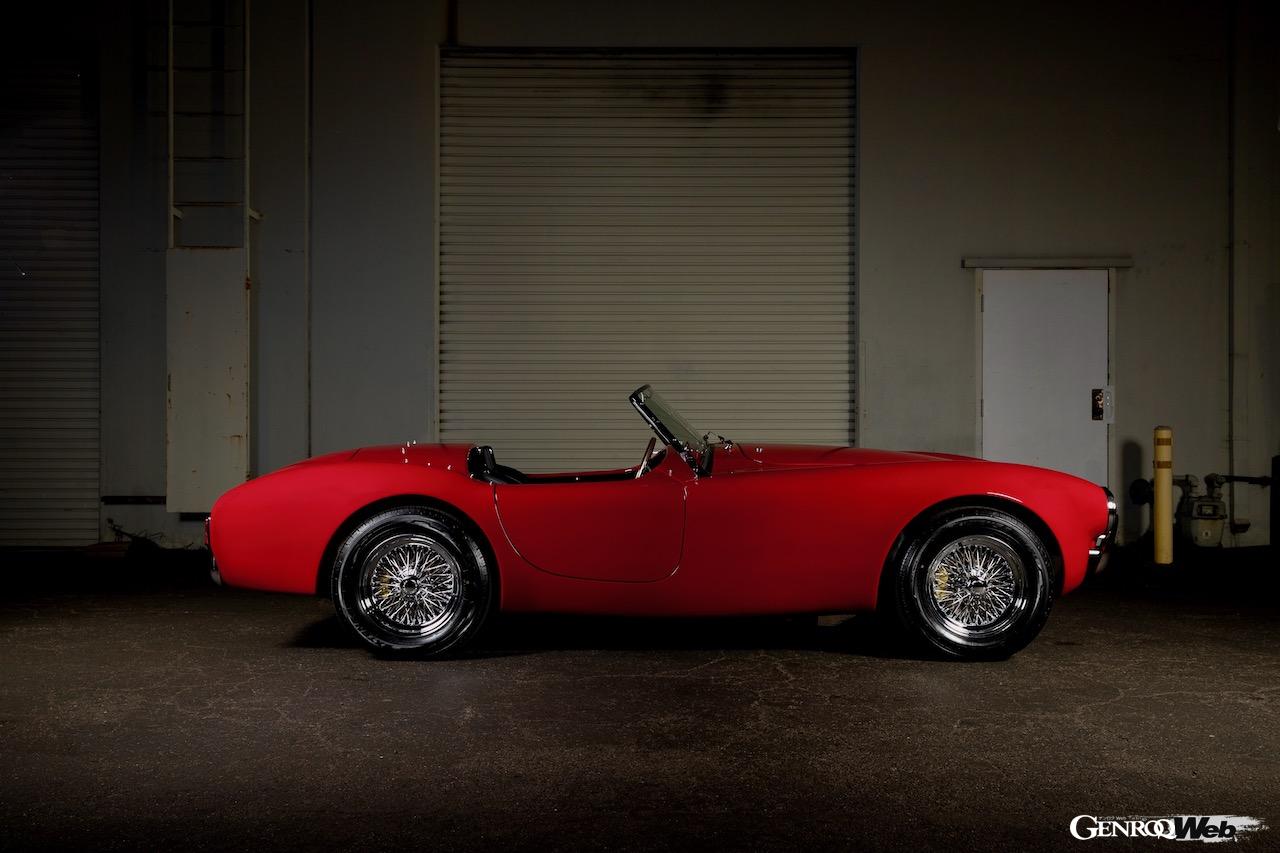 フル電動パワートレインを搭載する「AC エース クラシック エレクトリック」のエクステリア。