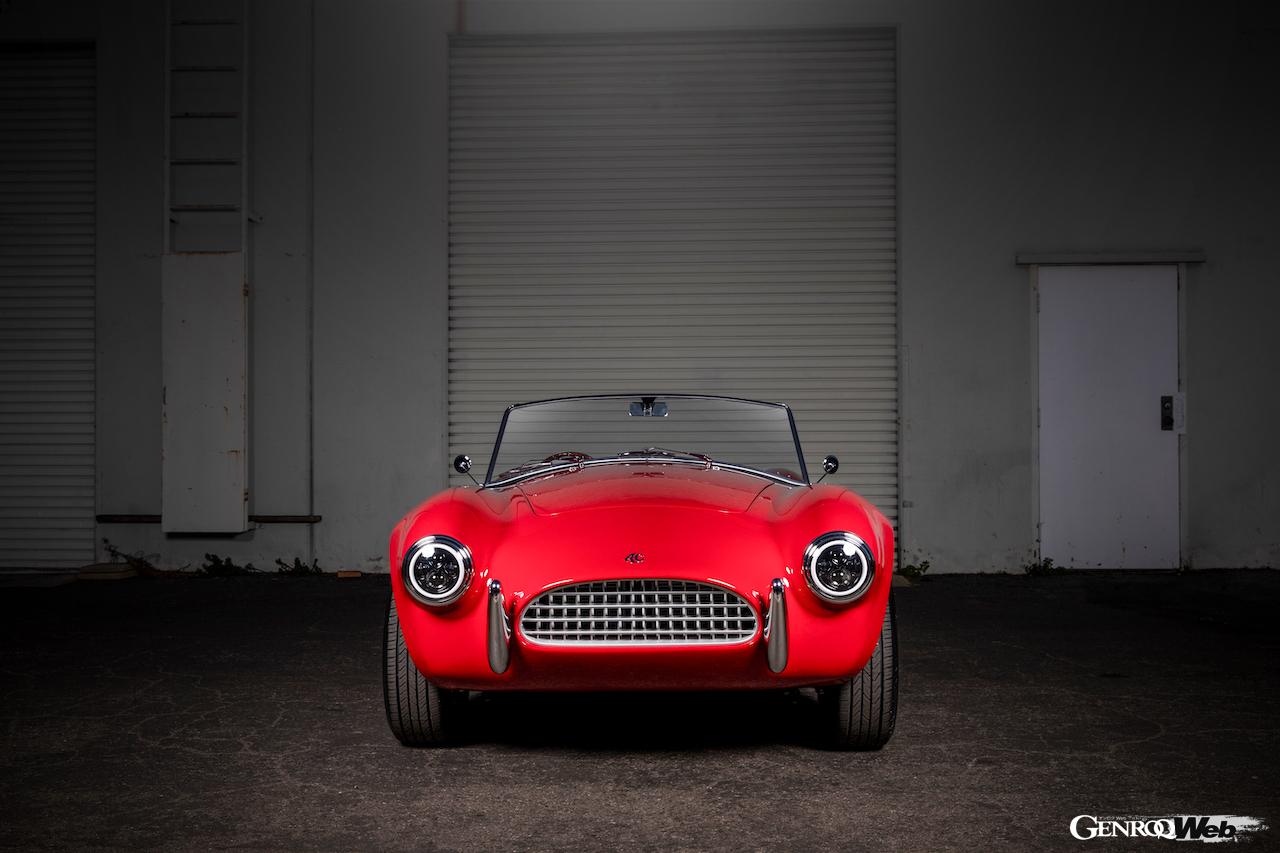 フル電動パワートレインを搭載する「AC エース クラシック エレクトリック」のエクステリア。