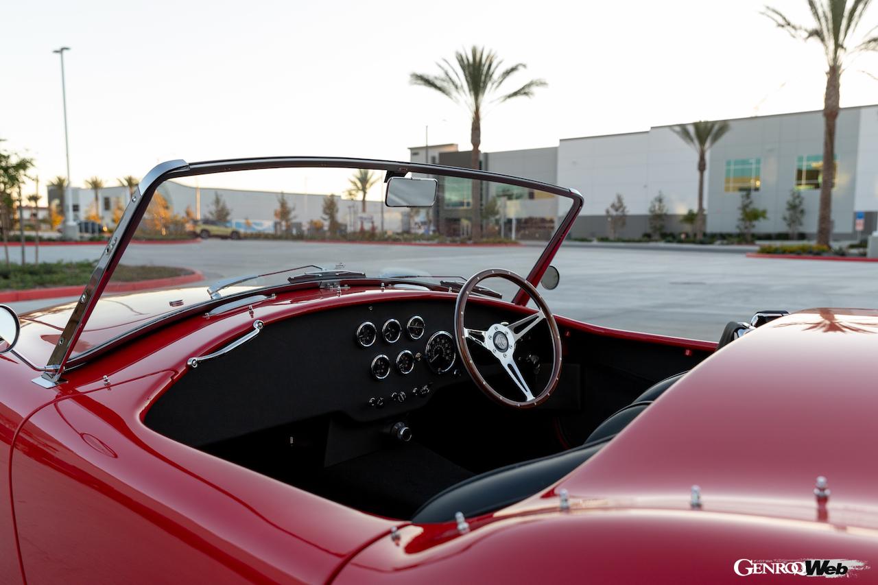 フル電動パワートレインを搭載する「AC エース クラシック エレクトリック」のインテリア。