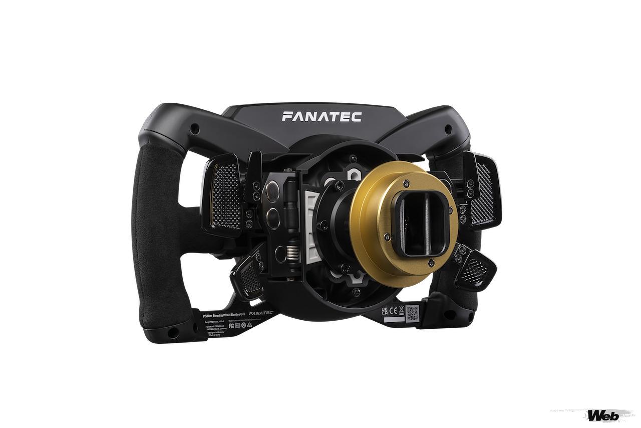 ディスプレイモデルとしても楽しむことができる「ベントレー GT3 ポディウム ステアリングホイール」。