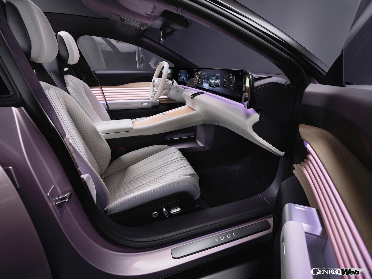 天然素材と最新デジタルデバイスが融合した、「AUDI E コンセプト」のインテリア。