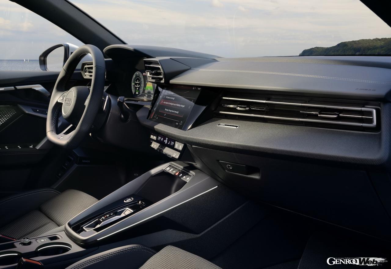 PHEV「アウディ A3 オールストリート 40 TFSI e」のインテリア。