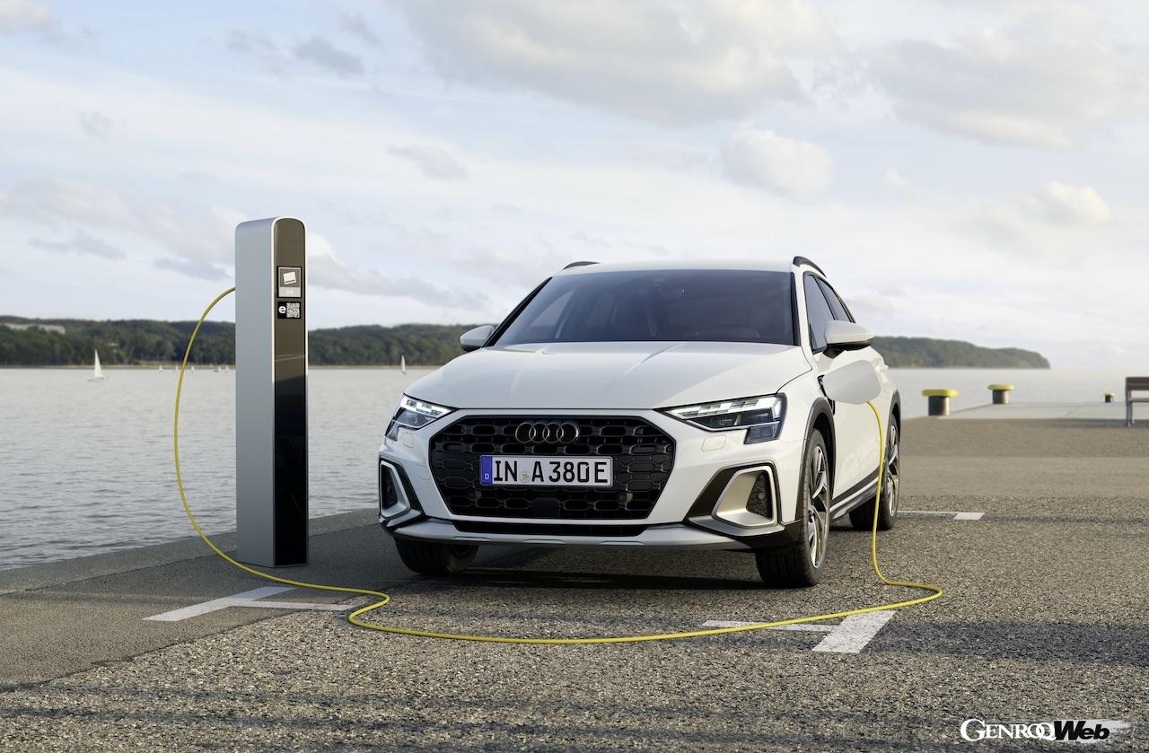 「アウディ A3 オールストリート 40 TFSI e」は、低速域では純粋な電気駆動を採用し、高速域ではTFSIエンジンを優先。最大限の効率性を実現している。