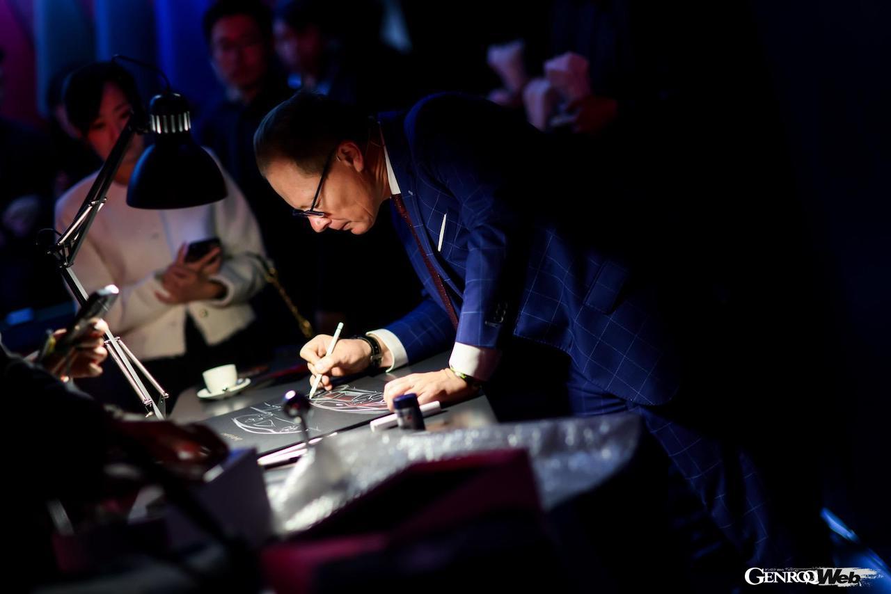 「ランボルギーニ・エスペリエンツァ・アルテ」に参加したミティア・ボルケルト。