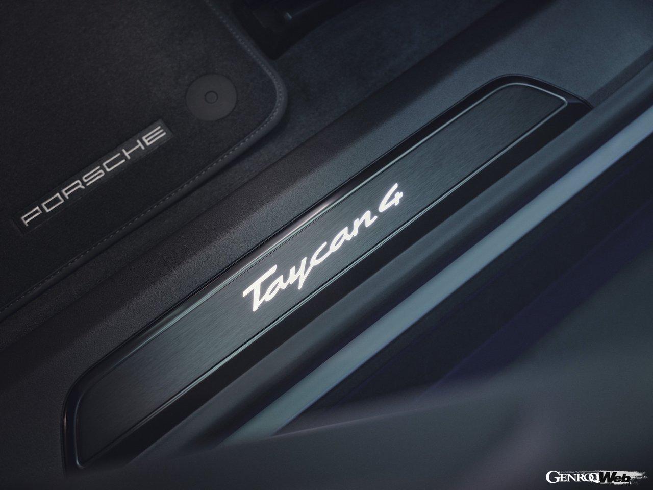 日本導入がスタートした「ポルシェ タイカン4」のインテリア。