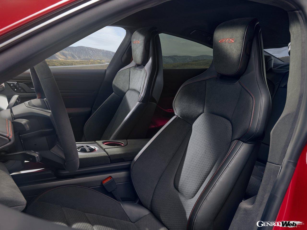 日本導入がスタートした「ポルシェ タイカン GTS」のインテリア。