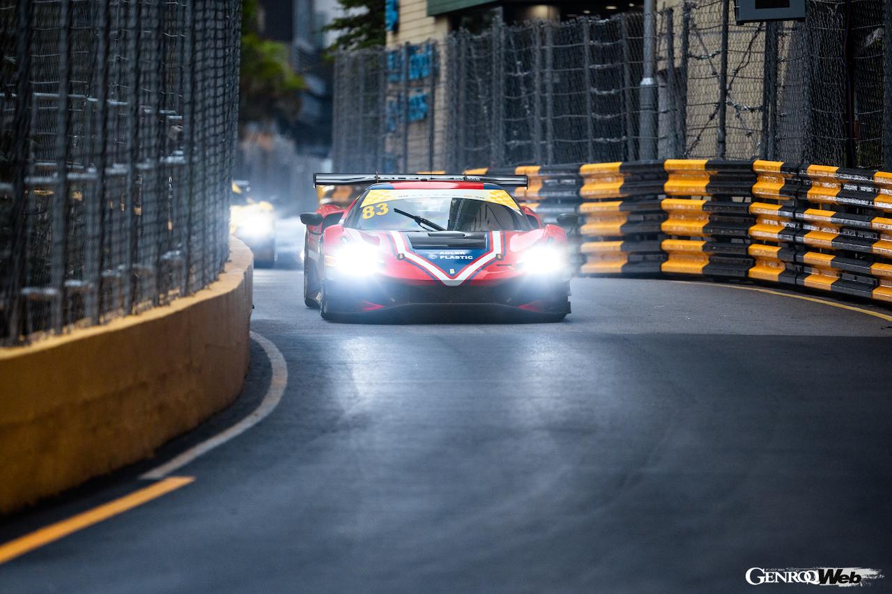 一時、2番手を走行しながら、アクシデントに見舞われてしまった、アントニオ・フォコのAFコルセの296 GT3 83号車。