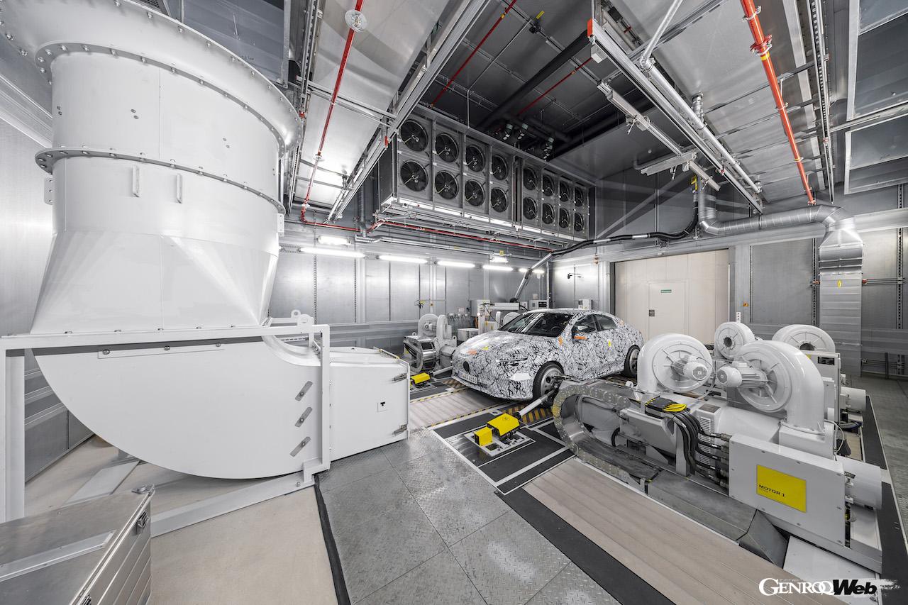 新型48Vハイブリッドシステムを搭載し、テストを続ける新型「メルセデス・ベンツ CLA」。