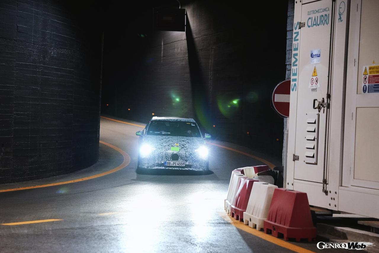 新型48Vハイブリッドシステムを搭載し、テストを続ける新型「メルセデス・ベンツ CLA」。