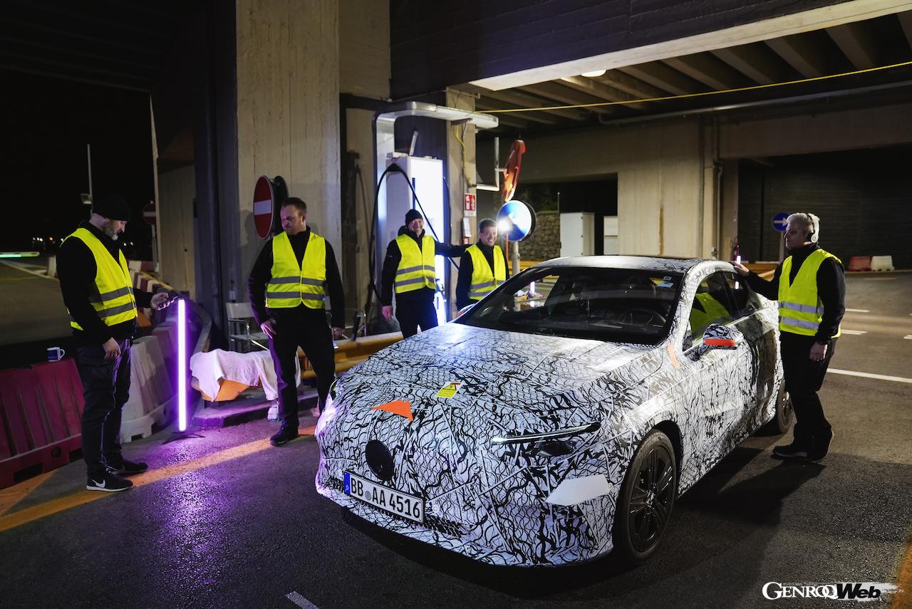 新型48Vハイブリッドシステムを搭載し、テストを続ける新型「メルセデス・ベンツ CLA」。