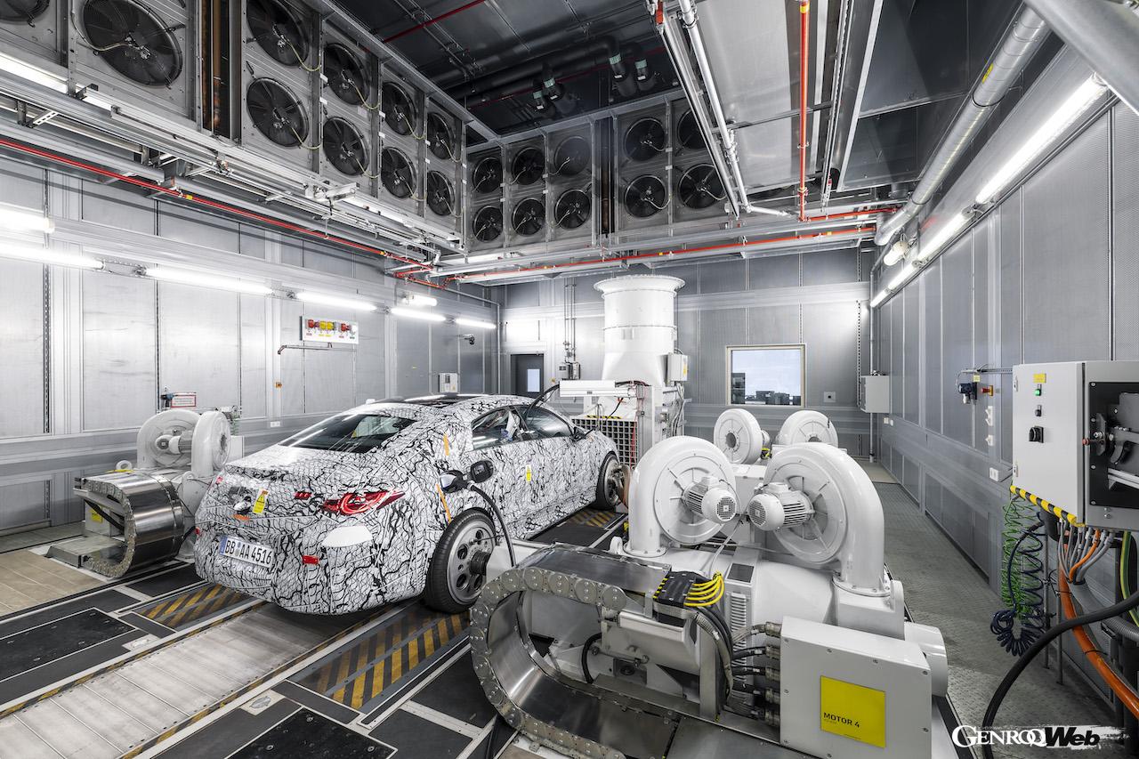 新型48Vハイブリッドシステムを搭載し、テストを続ける新型「メルセデス・ベンツ CLA」。