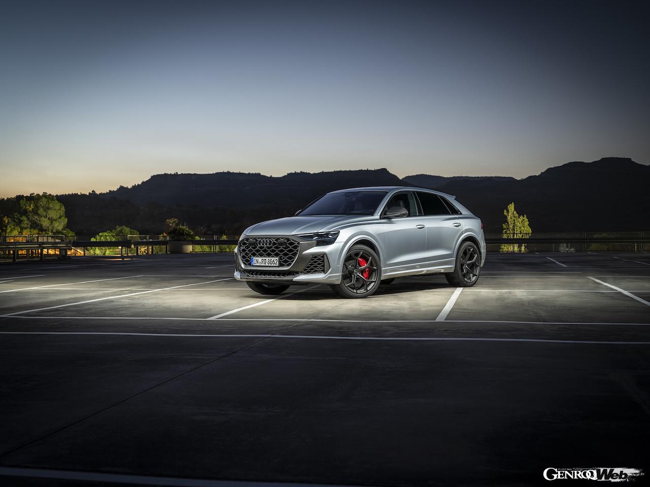 「アウディ RS Q8 パフォーマンス」のエクステリア。