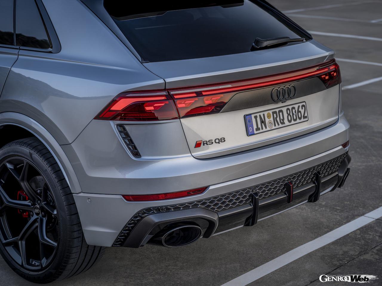 「アウディ RS Q8 パフォーマンス」のエクステリア。