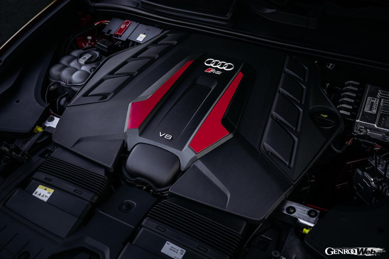 「アウディ RS Q8 パフォーマンス」に搭載される、4.0リッターV型8気筒TFSIエンジン。