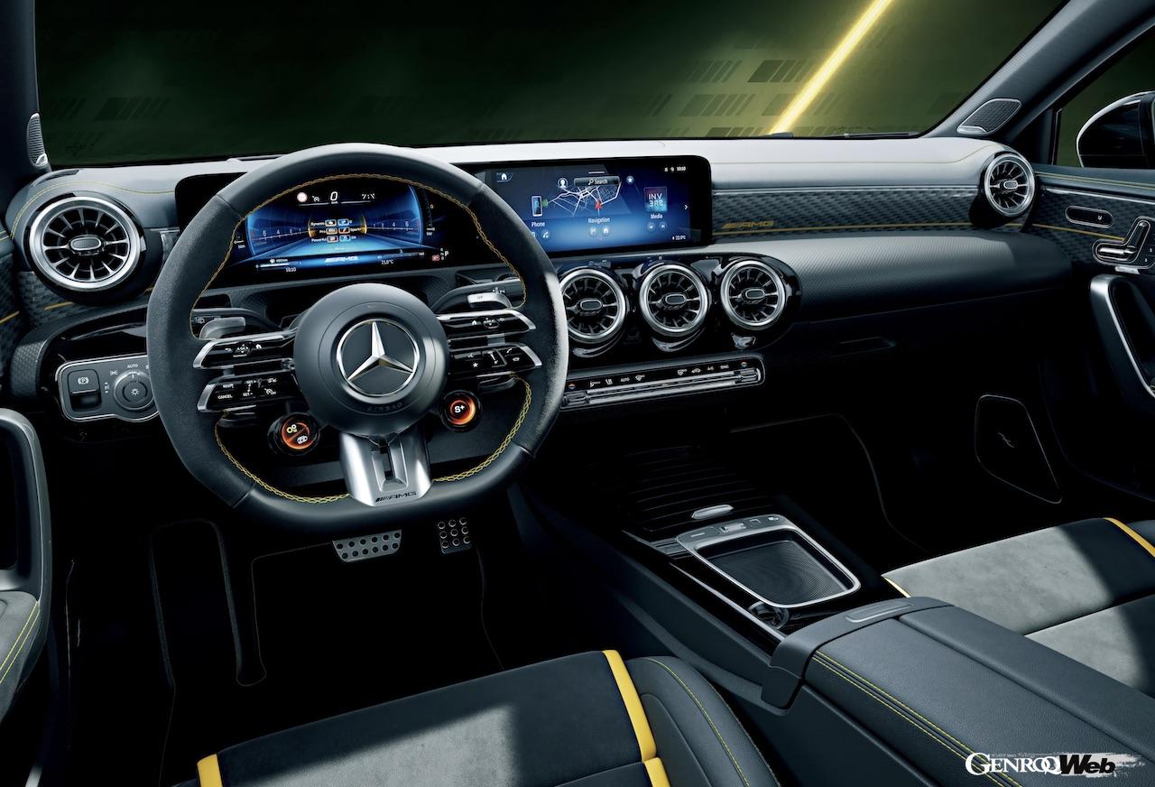 「メルセデス AMG A 45 S 4MATIC+ Final Edition」のインテリア。