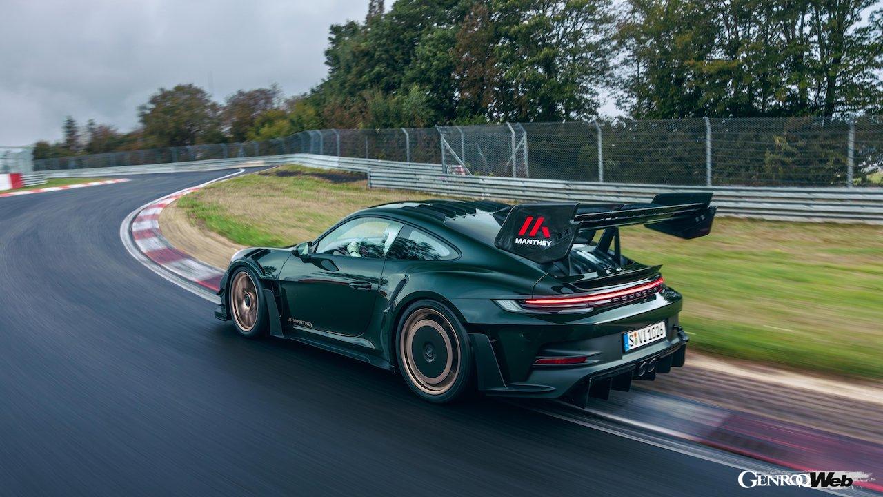 「マンタイ・キット」を装着した、ポルシェ 911 GT3 RSの走行シーン。