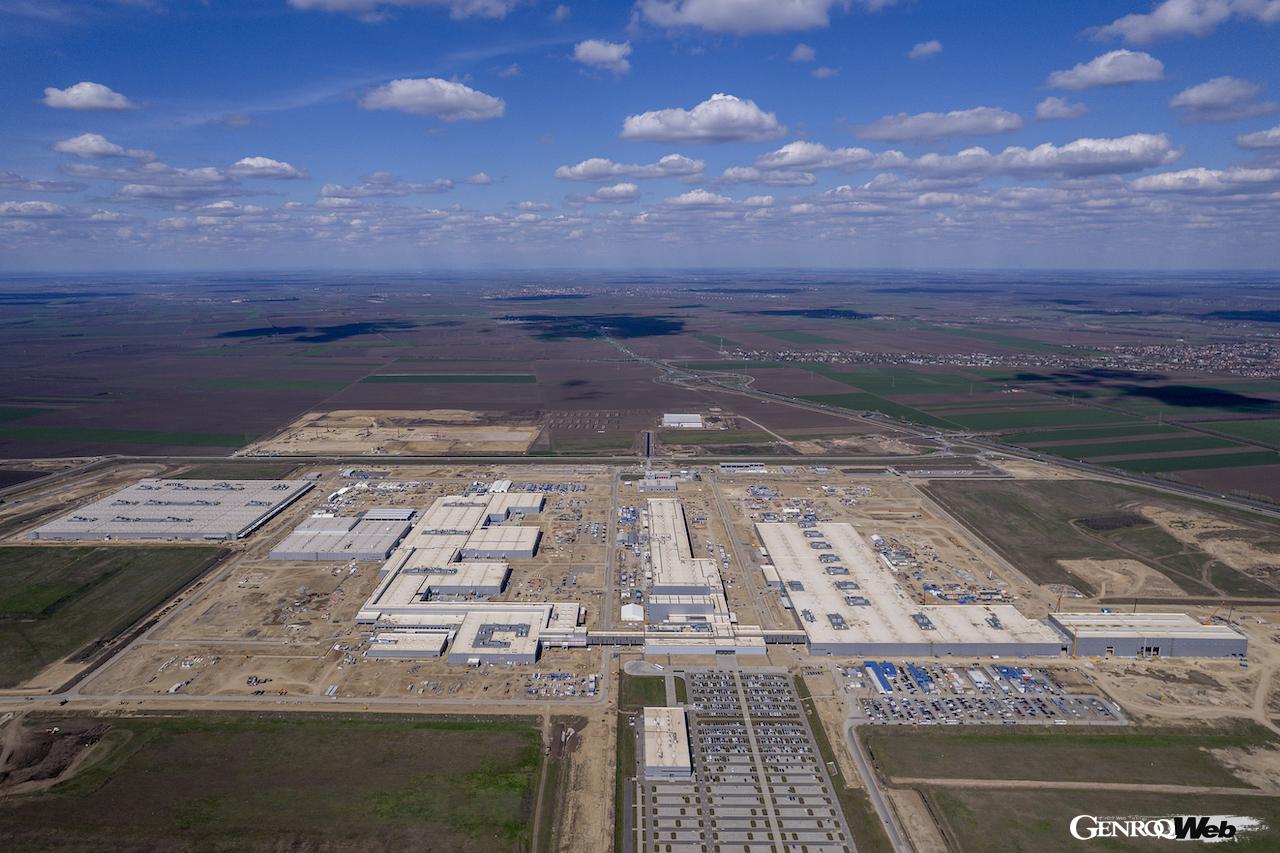 デブレツェンは、BMWグループ初、そして世界でも初の化石燃料以外のエネルギーのみで稼働する工場であり、本格稼働に向けて、様々なシミュレーションや検証作業が行われている。